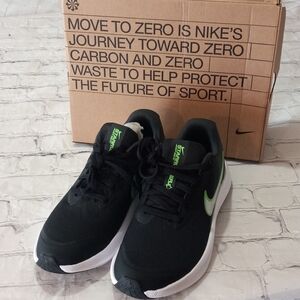 New In Box Boys 4Y Nike "Star Runner 3" Black Lime Green Sneakers
